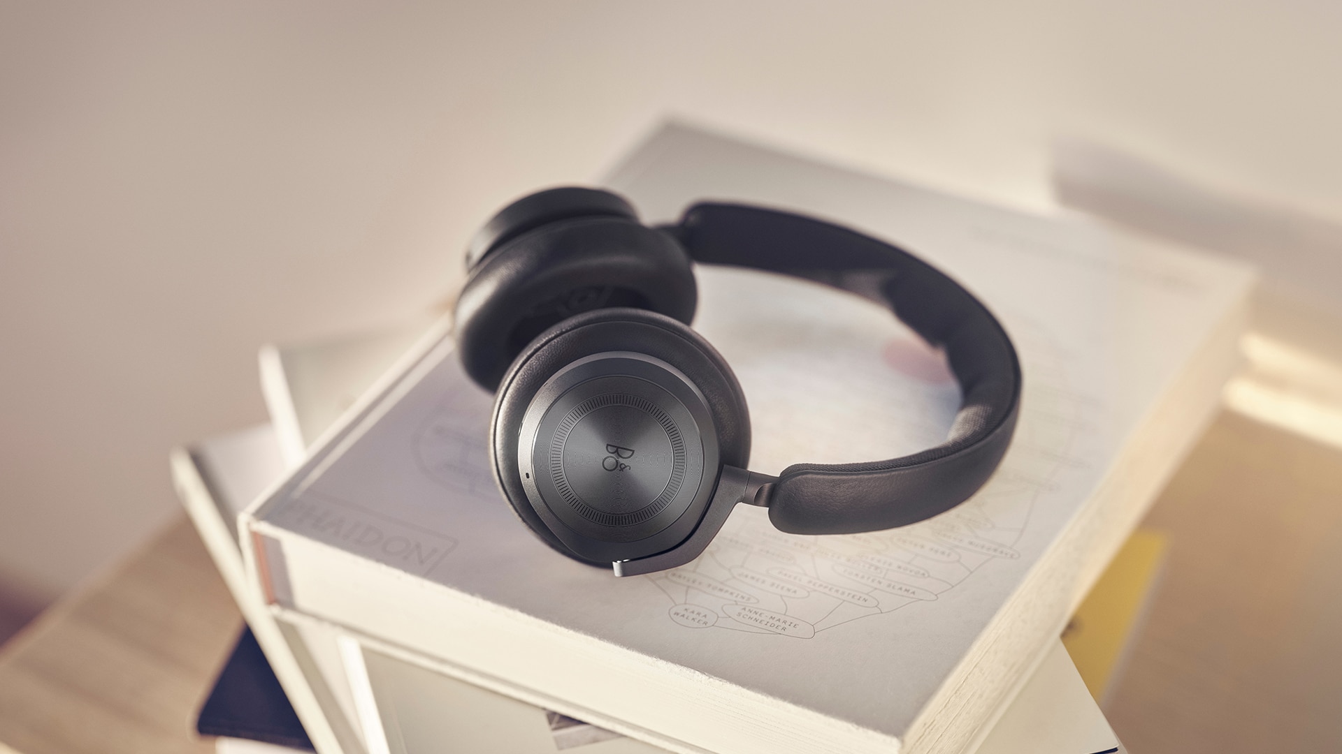 B&O BeoPlay HX Black หูฟัง